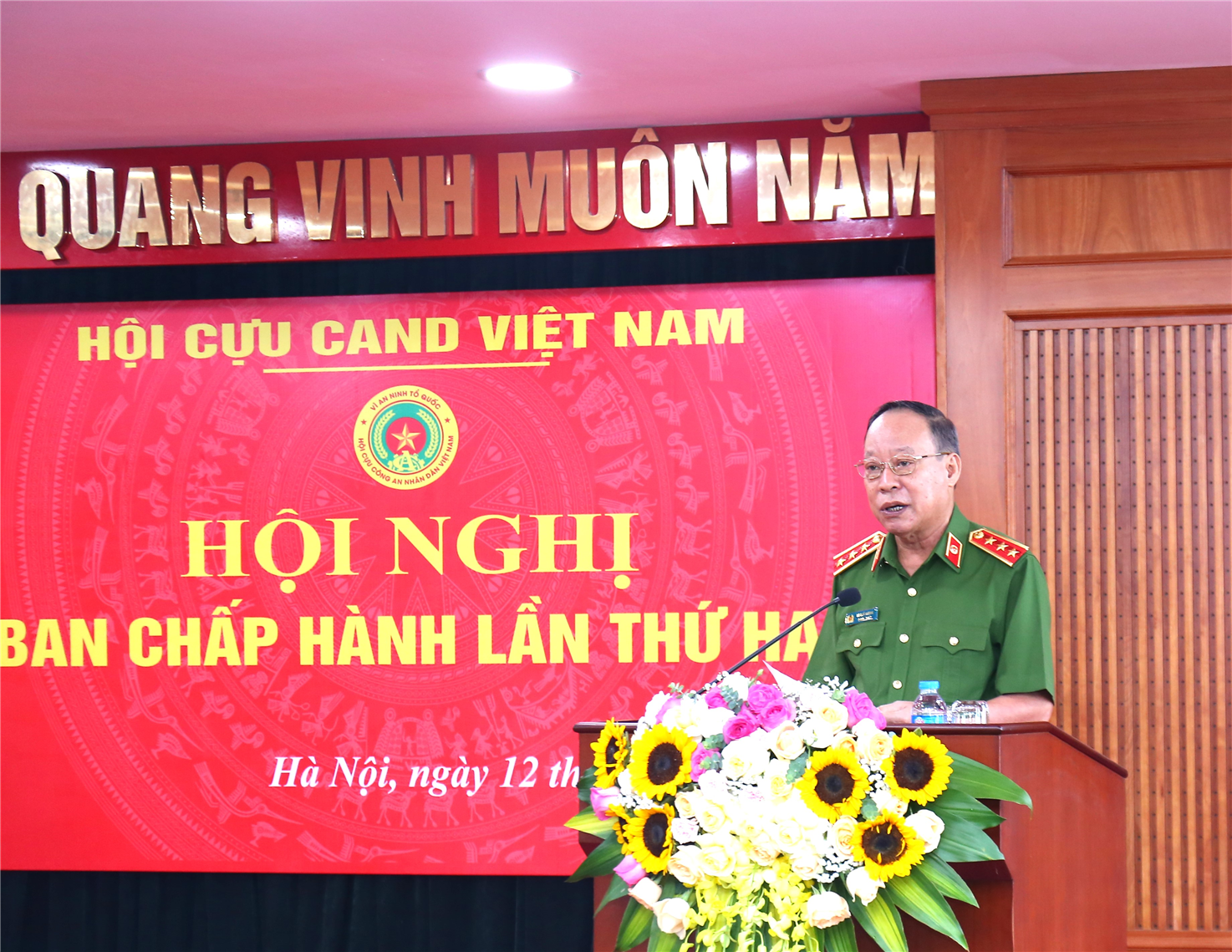 Thượng tướng Lê Quý Vương, nguyên Ủy viên Trung ương Đảng, nguyên Phó Bí thư Đảng ủy Công an Trung ương, nguyên Thứ trưởng Bộ Công an, Chủ tịch Hội Cựu CAND Việt Nam phát biểu tại Hội nghị.