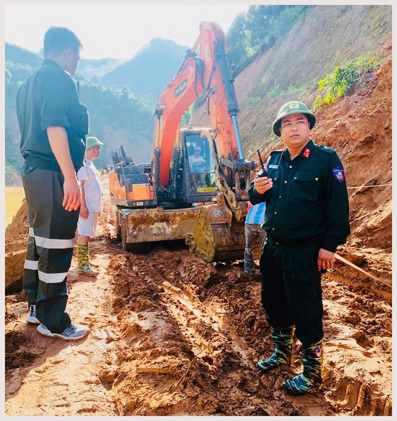 Nặng tình quân dân nơi cơn lũ đi qua