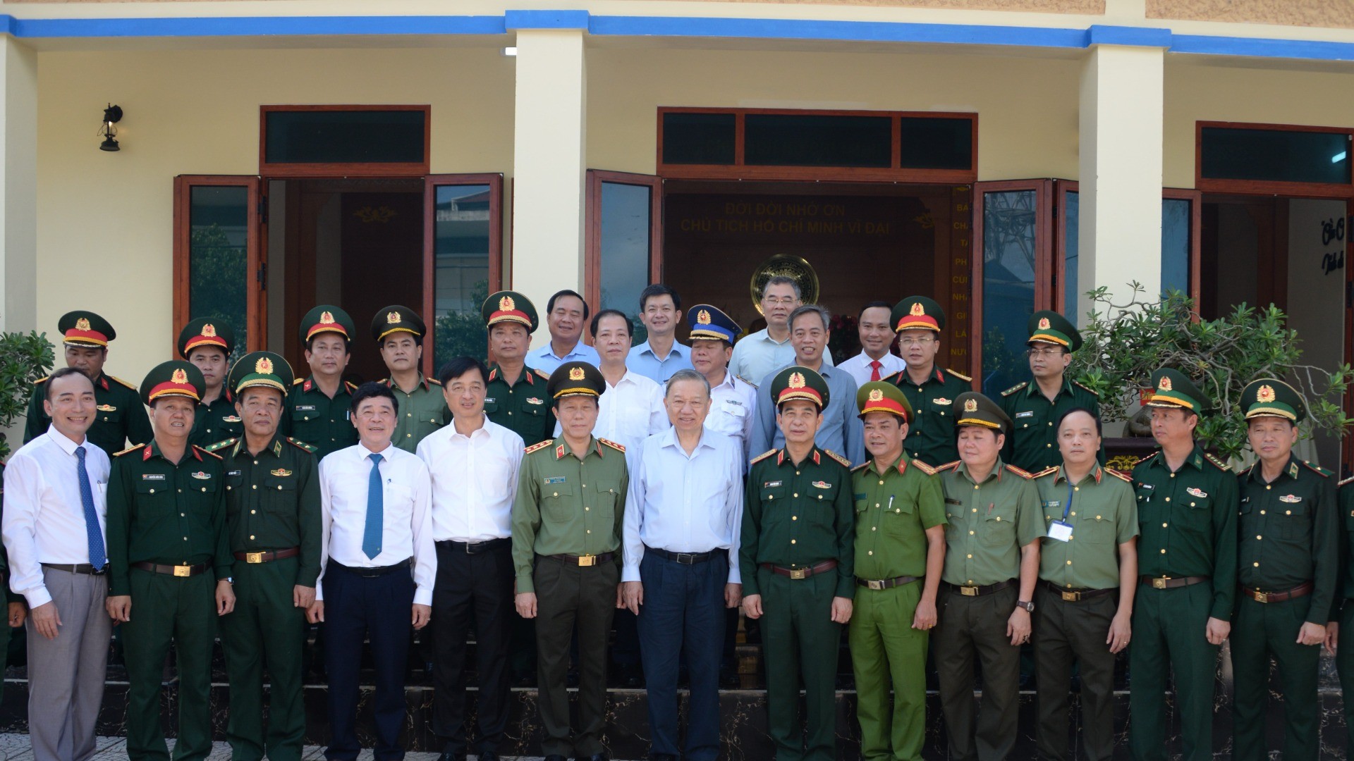 [Ảnh] Tổng Bí thư, Chủ tịch nước thăm đảo Cồn Cỏ ảnh 5