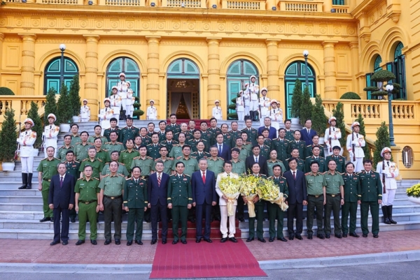 Phát huy truyền thống vẻ vang của QĐND, CAND anh hùng, xứng đáng là người chỉ huy tài năng, mẫu mực