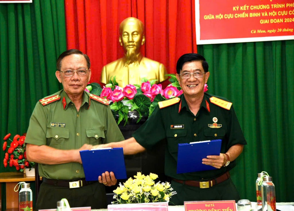 Hội Cựu CAND và Hội Cựu Chiến binh tỉnh Cà Mau ký kết chương trình phối hợp hoạt động Hội Cựu CAND và Hội Cựu Chiến binh tỉnh Cà Mau ký kết chương trình phối hợp hoạt động