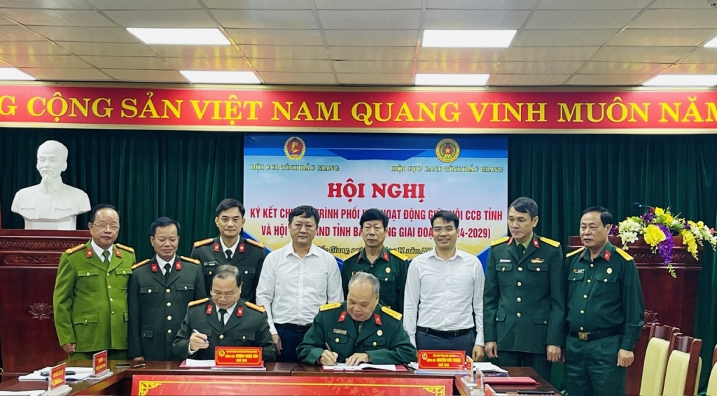 Hội Cựu Chiến binh và Hội Cựu CAND tỉnh Bắc Giang ký kết chương trình phối hợp hoạt động