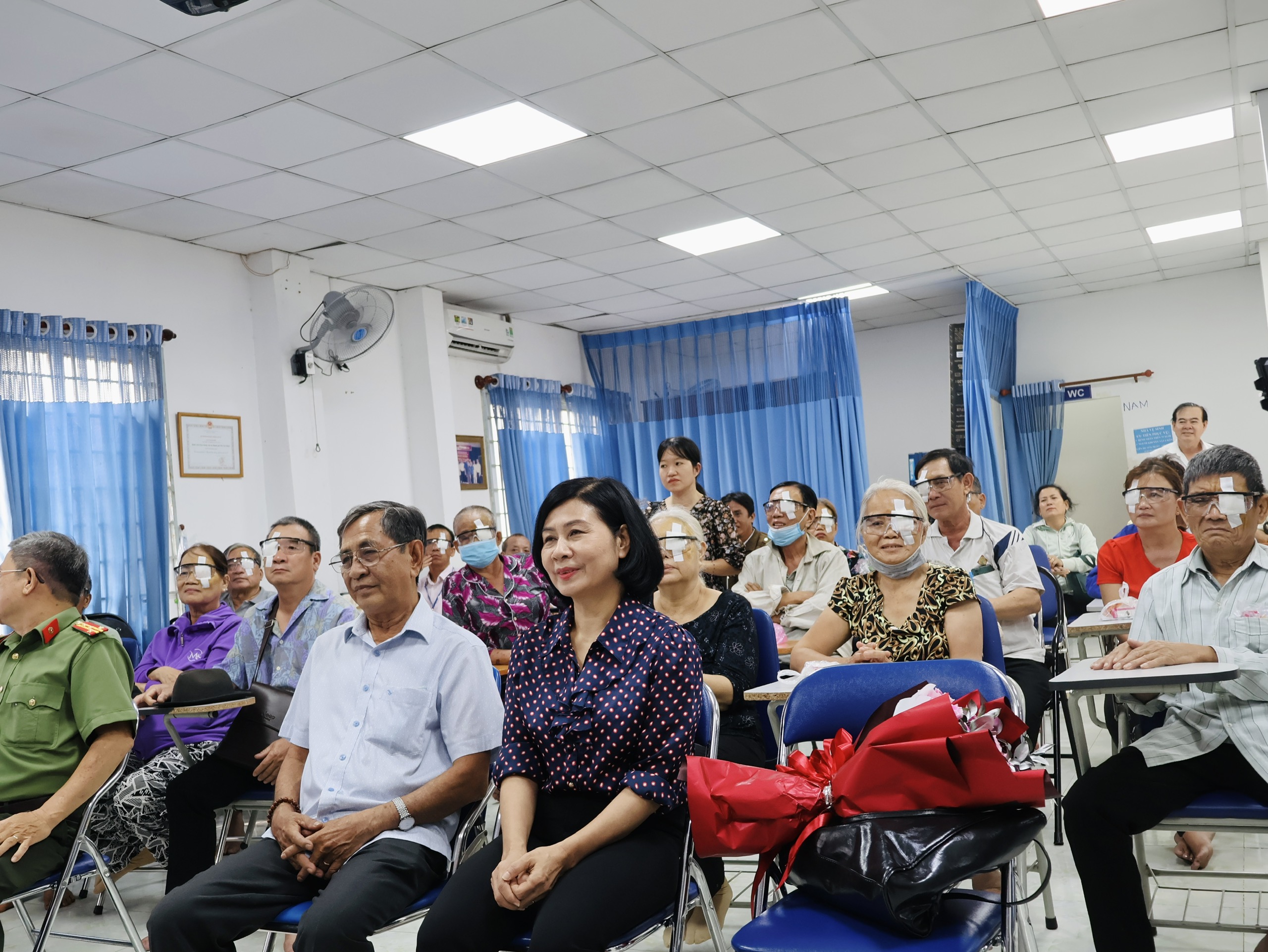 47 hội viên cựu công an nhân dân TP.HCM và thân nhân được mổ mắt miễn phí- Ảnh 4.