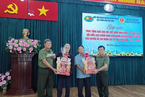 Hội Cựu Chiến binh phối hợp Hội Cựu CAND TP.HCM tri ân ngày Tết
