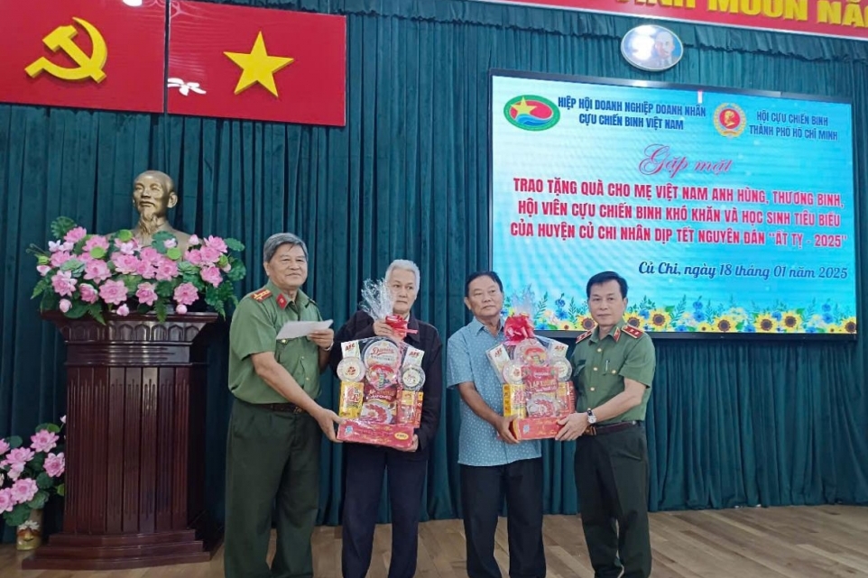 Hội Cựu Chiến binh phối hợp Hội Cựu CAND TP.HCM tri ân ngày Tết