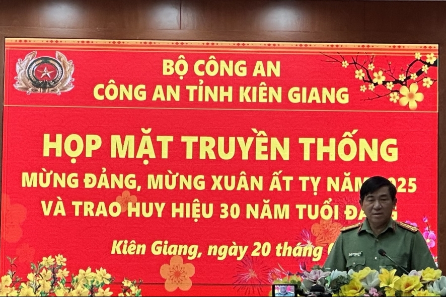 Ban Giám đốc Công an tỉnh Kiên Giang gặp mặt truyền thống Xuân 2025