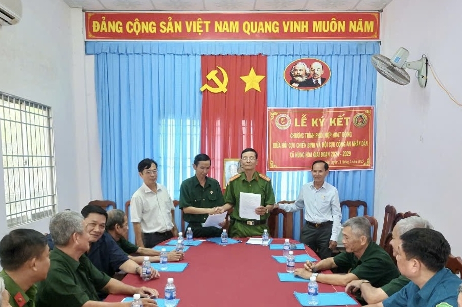 Trà Vinh: Chi hội Cựu CAND VÀ Chi hội CCB xã Hùng Hoà ký kết chương trình phối hợp