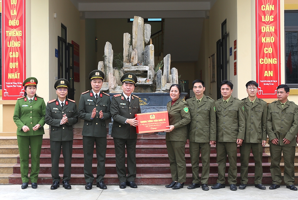 Thứ trưởng Trần Quốc Tỏ thăm, kiểm tra một số đơn vị triển khai tổ chức bộ máy theo mô hình mới