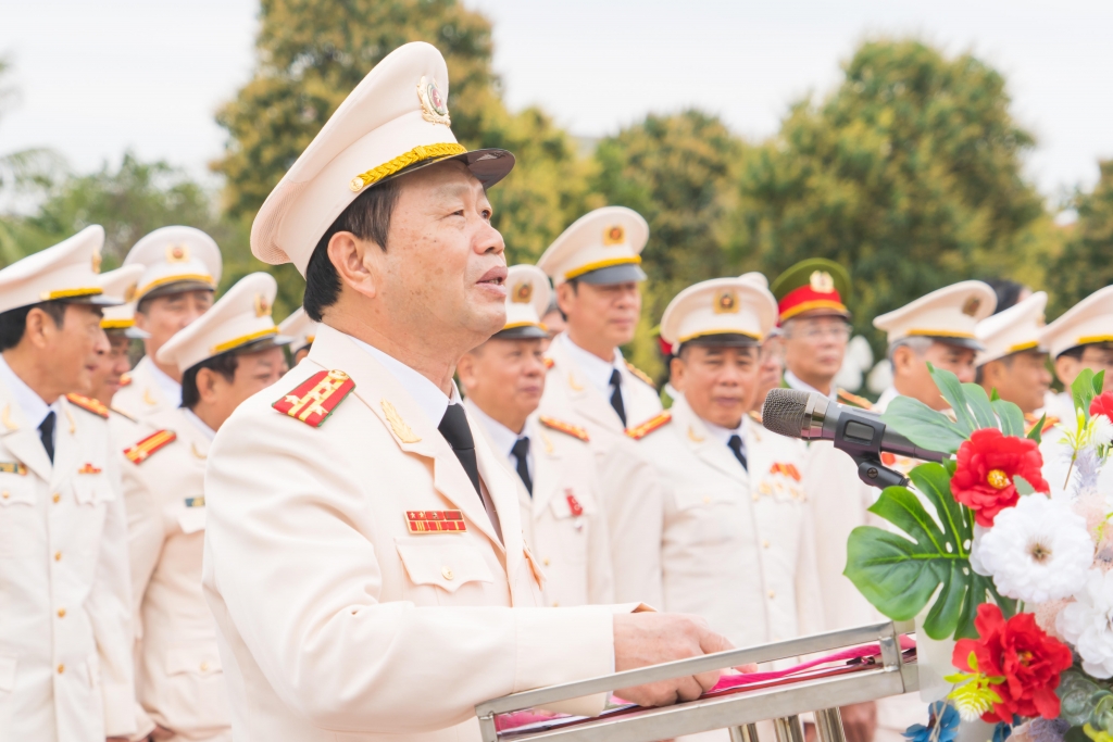 Hội Cựu CAND tỉnh Bắc Giang báo công dâng Bác