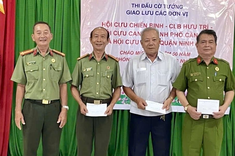 Hội Cựu CAND TP Cần Thơ tổ chức giao lưu cờ tướng mừng 50 năm Đất nước thống nhất