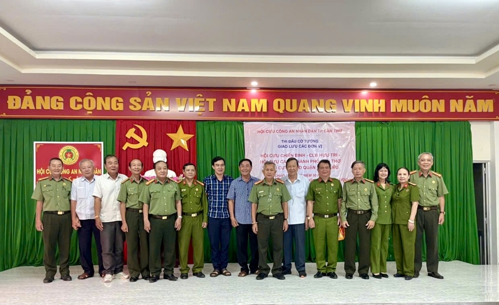 Hội Cựu CAND TP Cần Thơ tổ chức giao lưu cờ tướng mừng 50 năm Đất nước thống nhất