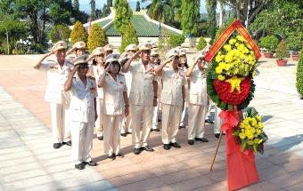 Khánh Hòa: Hội Cựu CAND TP Nha Trang viếng nghĩa trang Liệt sỹ