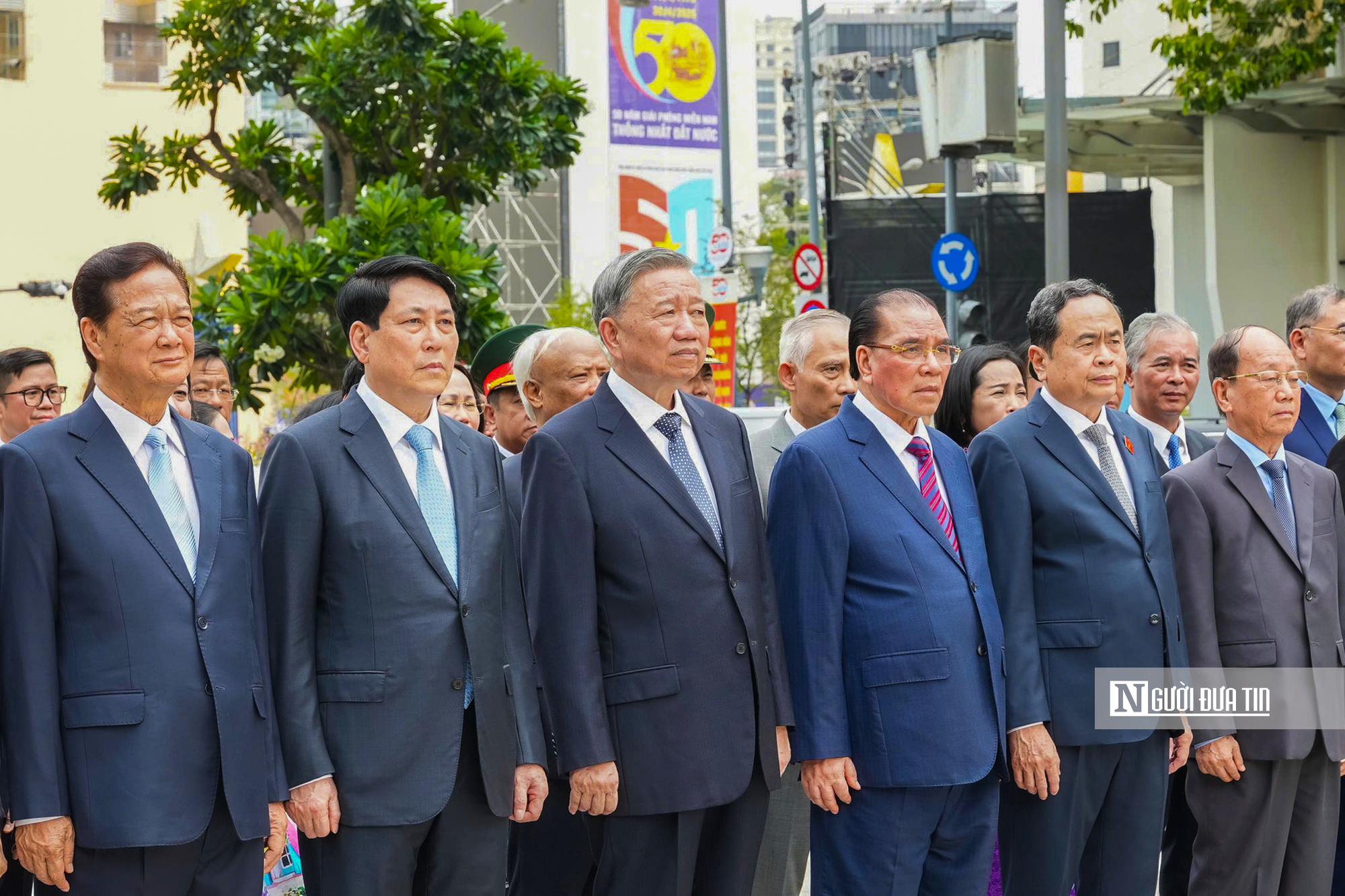 Tổng Bí thư Tô Lâm cùng các Nguyên lãnh đạo, lãnh đạo Đảng, Nhà nước dâng hương, dâng hoa
