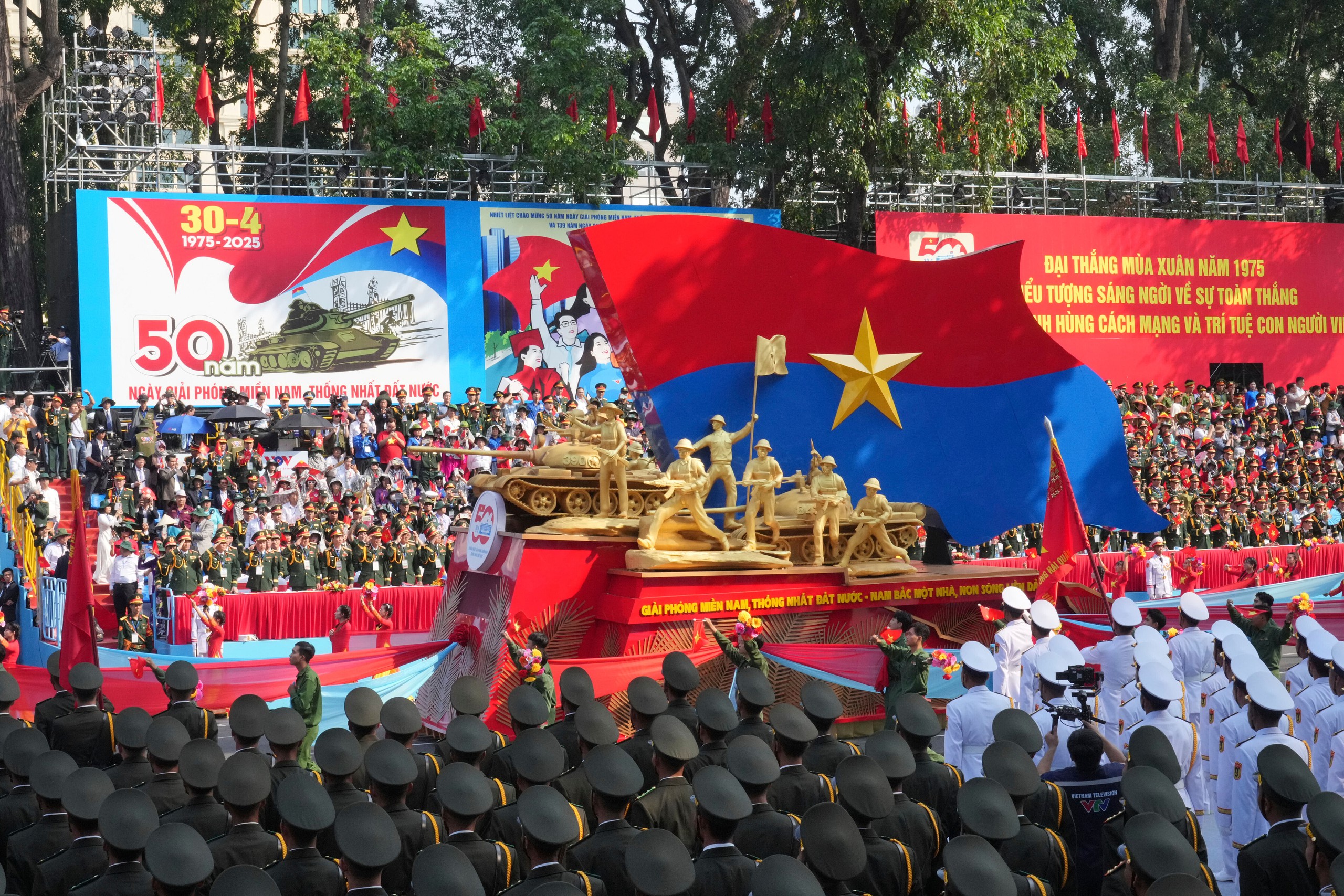 Báo chí quốc tế đưa tin đậm nét về lễ kỷ niệm 50 năm Ngày Giải phóng miền Nam, thống nhất đất nước- Ảnh 2.