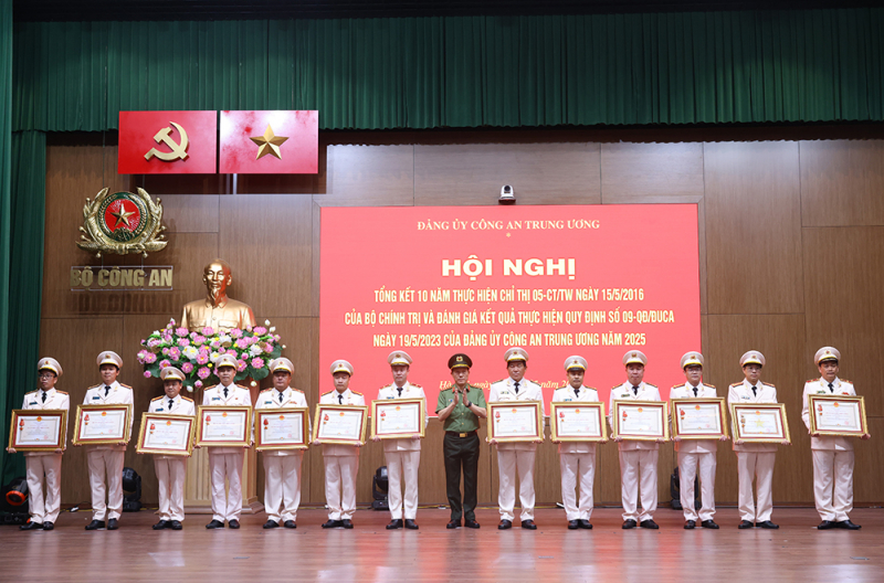 Tổng Bí thư Tô Lâm: Đưa học tập và làm theo Bác trở thành nhu cầu văn hoá, việc làm thường xuyên -0