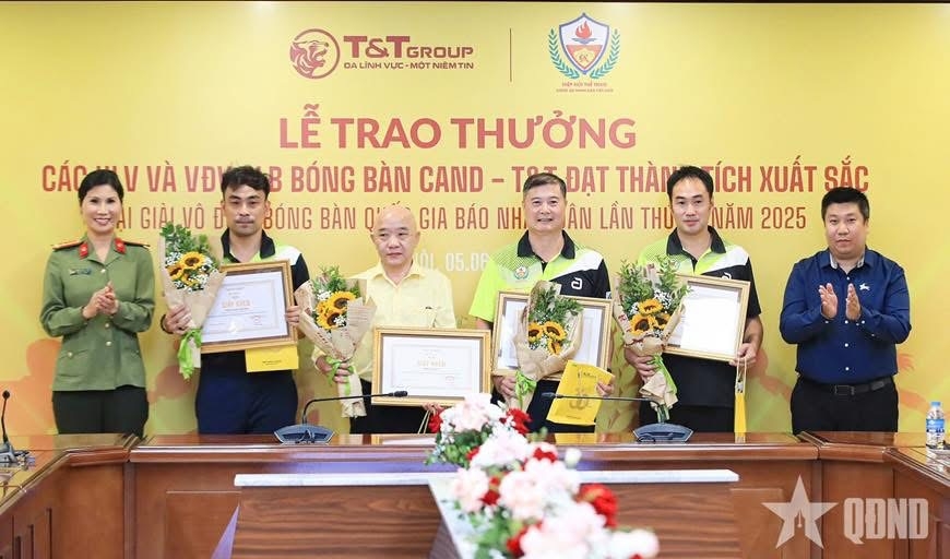 Câu lạc bộ bóng bàn CAND-T&T nhận thưởng gần 1,3 tỷ đồng