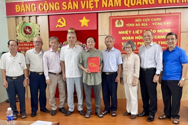 Hai Hội Cựu CAND TP Cần Thơ và Bà Rịa - Vũng Tàu gặp mặt giao lưu và trao đổi nghiệp vụ