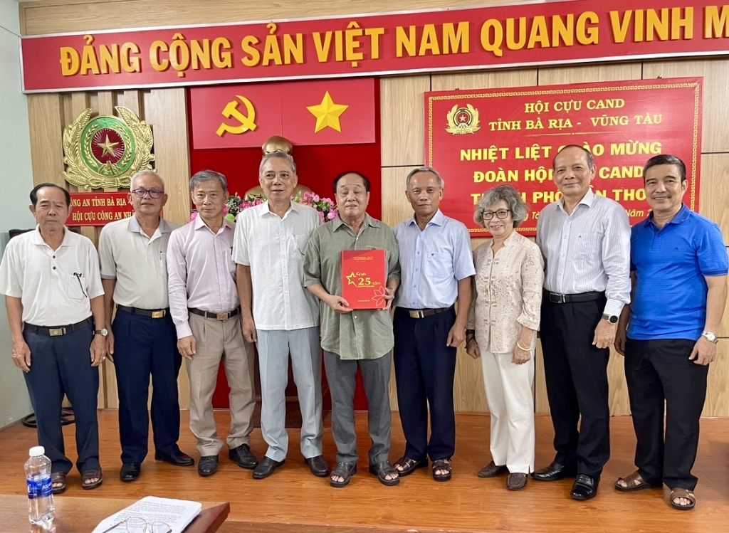 Hai Hội Cựu CAND TP Cần Thơ và Bà Rịa - Vũng Tàu gặp mặt giao lưu và trao đổi nghiệp vụ