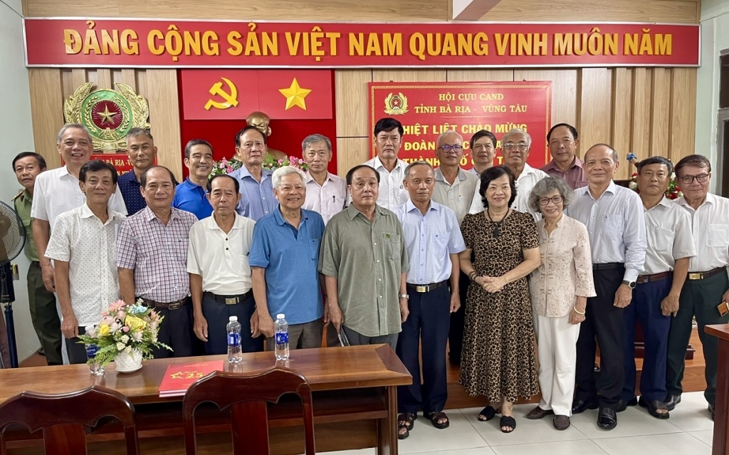 Hai Hội Cựu CAND TP Cần Thơ và Bà Rịa - Vũng Tàu gặp mặt giao lưu và trao đổi nghiệp vụ