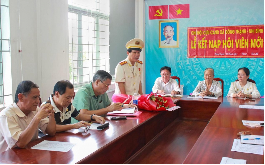 Chi hội Cựu CAND xã Đông Thạch - Nhị Bình, huyện Hóc Môn kết nạp hội viên mới