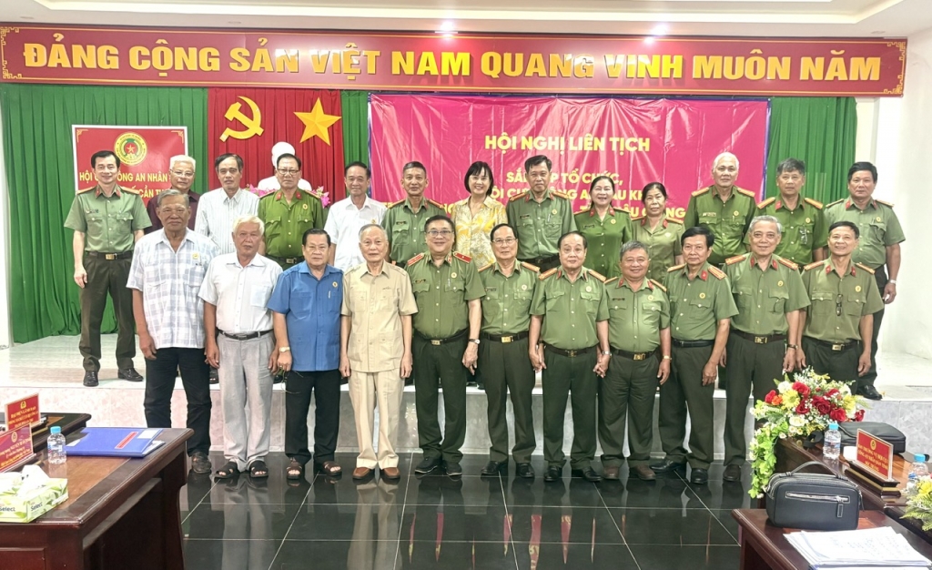 Ban Thường vụ Hội Cựu CAND TP Cần Thơ, tỉnh Sóc Trăng và Hậu Giang họp bàn phương án sáp nhập