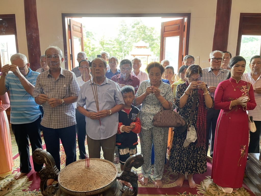 Hội viên Hội Cựu CAND TP Cần Thơ hành quân về nguồn