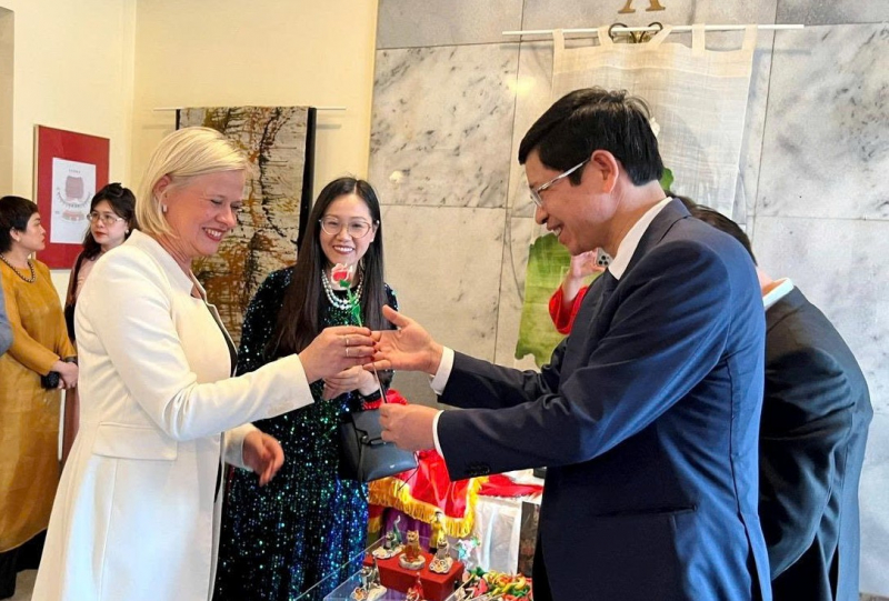 “Tinh hoa văn hoá Việt Nam” tại Ba Lan -0