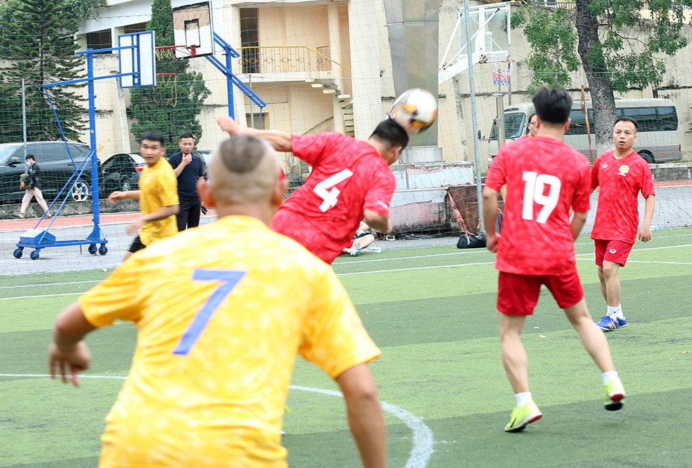 Thắt chặt hợp tác đối ngoại qua những pha bóng đẹp