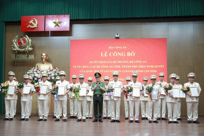Bộ Công an công bố các Quyết định về tổ chức, cán bộ Công an tỉnh, thành phố