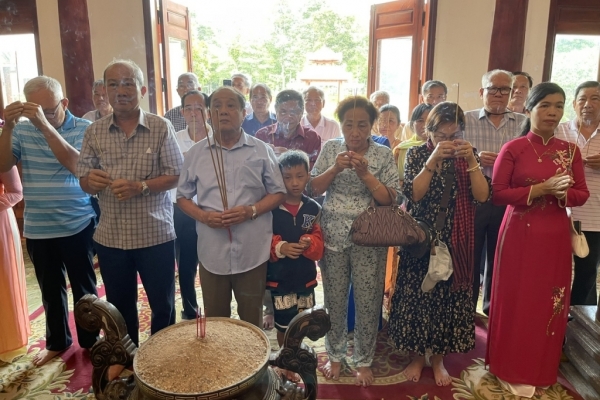 Trở lại chiến trường xưa