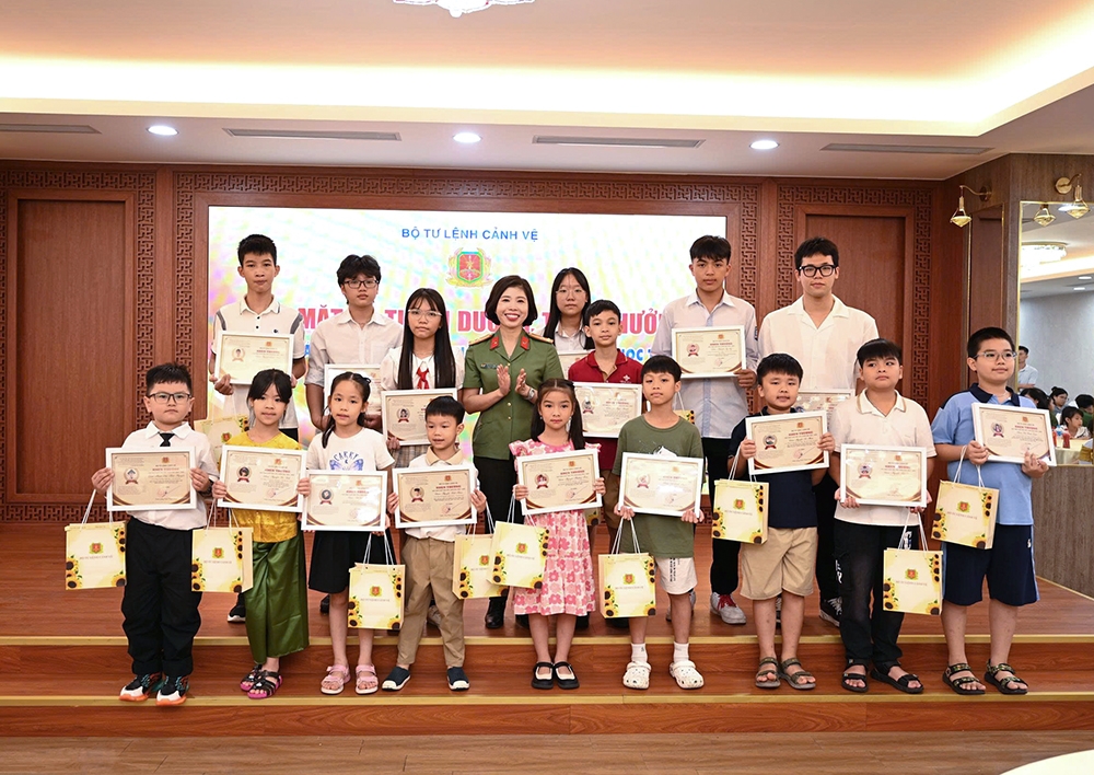 Bộ Tư lệnh Cảnh vệ tuyên dương con cán bộ, chiến sĩ có thành tích học tập xuất sắc
