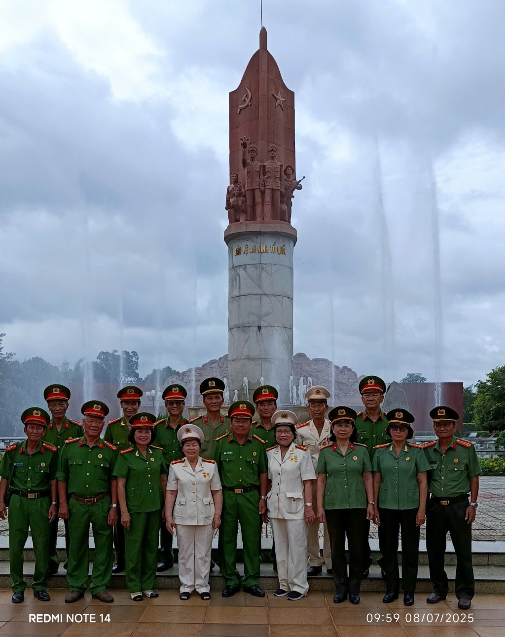Hội Cựu CAND tỉnh Khánh Hòa tổ chức về nguồn, viếng nghĩa trang liệt sỹ đồi 82