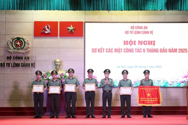 Tăng tốc chuyển mình, siết chặt kỷ cương, giữ vững vành đai cảnh vệ