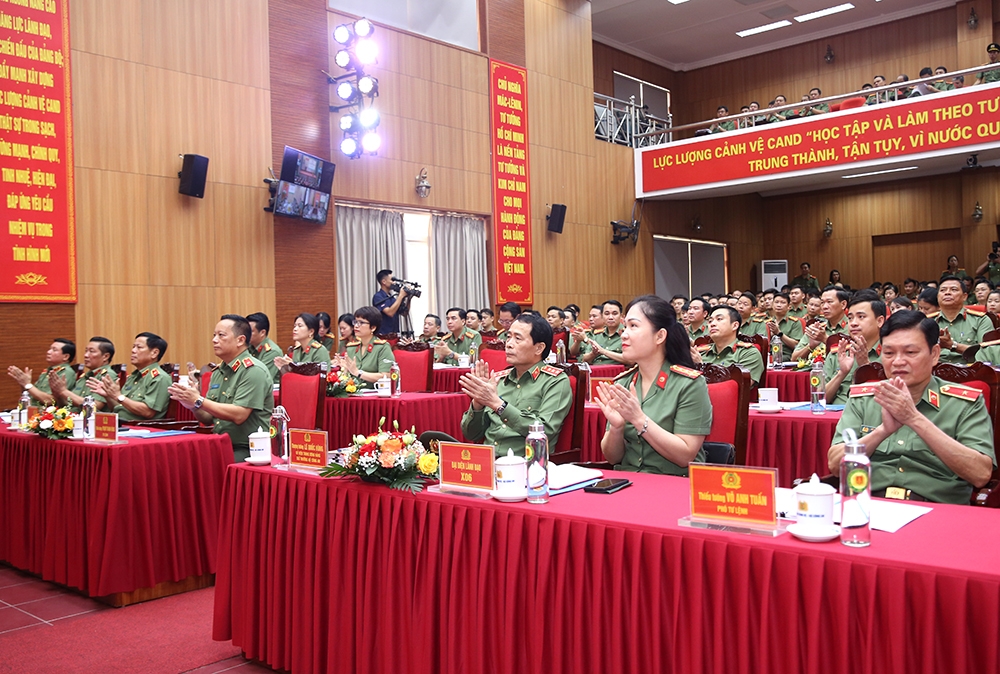 Tăng tốc chuyển mình, siết chặt kỷ cương, giữ vững vành đai cảnh vệ