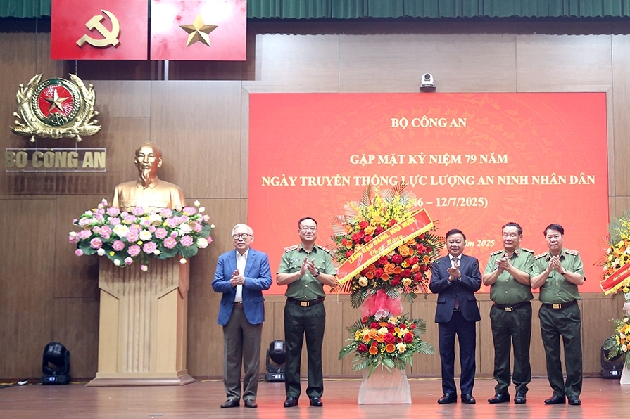 Tiếp lửa truyền thống, giữ vững trận tuyến an ninh