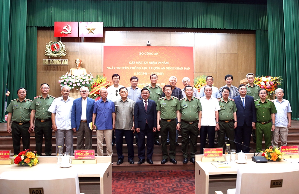 Tiếp lửa truyền thống, giữ vững trận tuyến an ninh