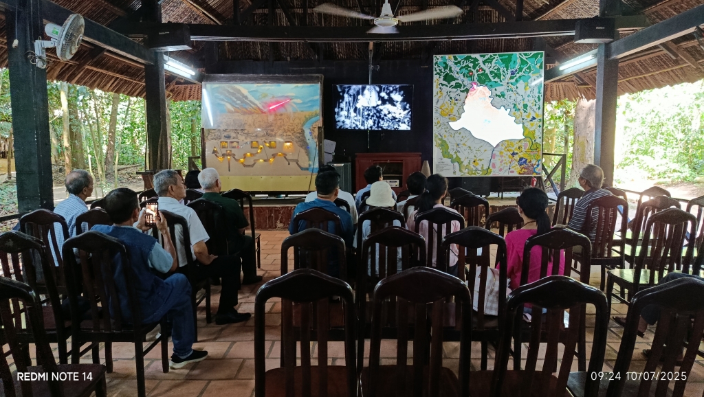 Đoàn Cựu CAND tỉnh Khánh Hoà thăm khu di tích Địa đạo Củ Chi, dâng hương tại Đền Bến Dược
