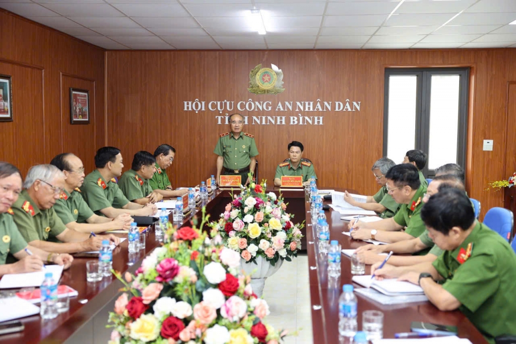 BCH lâm thời Hội Cựu CAND tỉnh Ninh Bình ra nghị quyết và thông qua đề án sáp nhập Hội 3 tỉnh