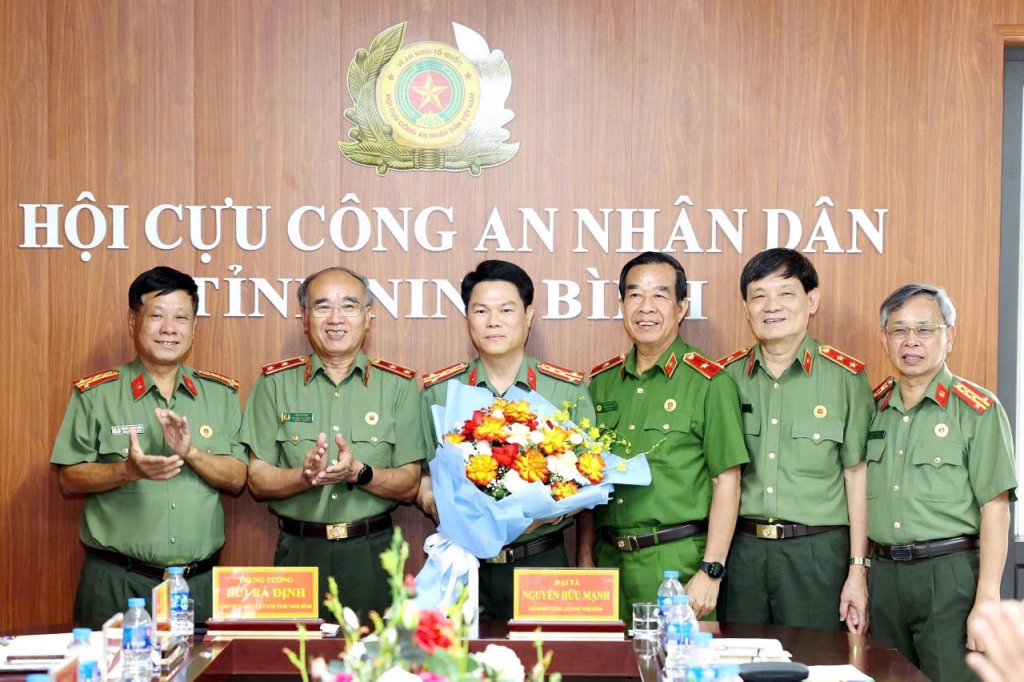 BCH lâm thời Hội Cựu CAND tỉnh Ninh Bình ra nghị quyết và thông qua đề án sáp nhập Hội 3 tỉnh