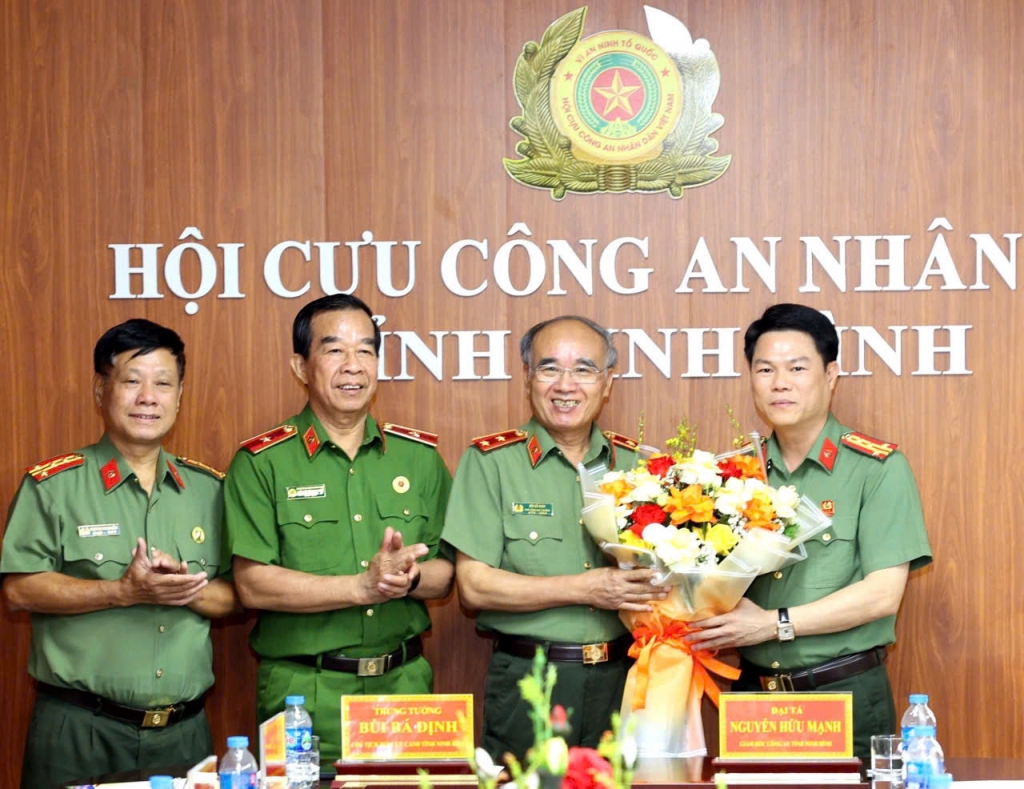 BCH lâm thời Hội Cựu CAND tỉnh Ninh Bình ra nghị quyết và thông qua đề án sáp nhập Hội 3 tỉnh