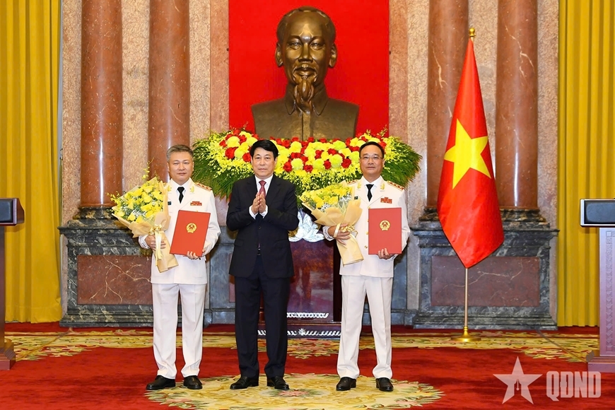 Chủ tịch nước trao Quyết định thăng quân hàm; cấp bậc hàm Đại tướng, Thượng tướng đối với sĩ quan Quân đội và Công an