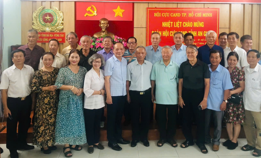 Hội Cựu CAND tỉnh An Giang giao lưu và trao đổi kinh nghiệm công tác với Hội Cựu CAND Tp.HCM cụm 2
