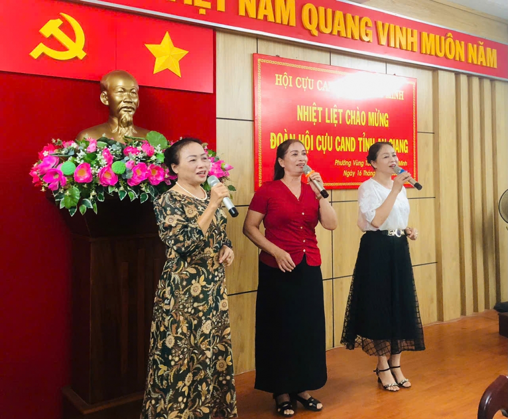 Hội Cựu CAND tỉnh An Giang giao lưu và trao đổi kinh nghiệm công tác với Hội Cựu CAND Tp.HCM cụm 2