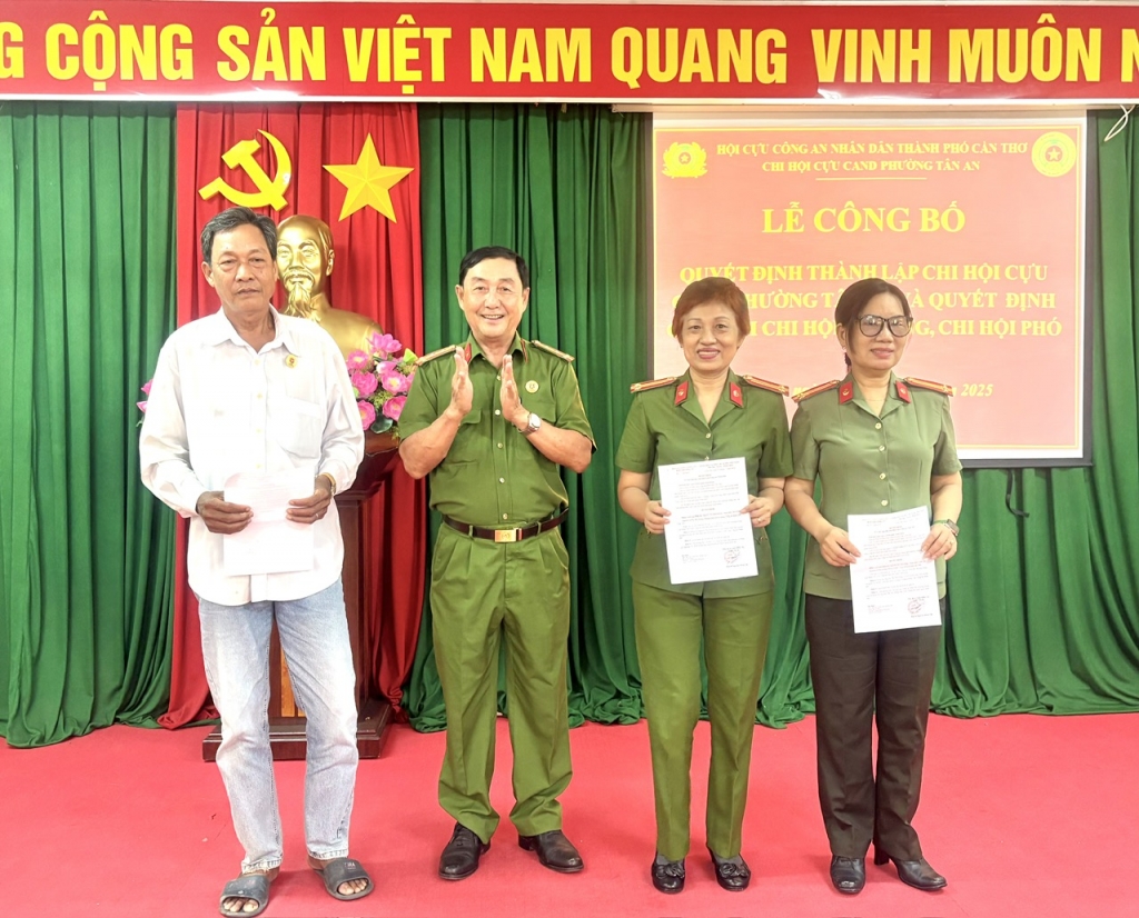 Cần Thơ: Công bố quyết định thành lập Chi hội Cựu CAND phường Tân An sau sáp nhập