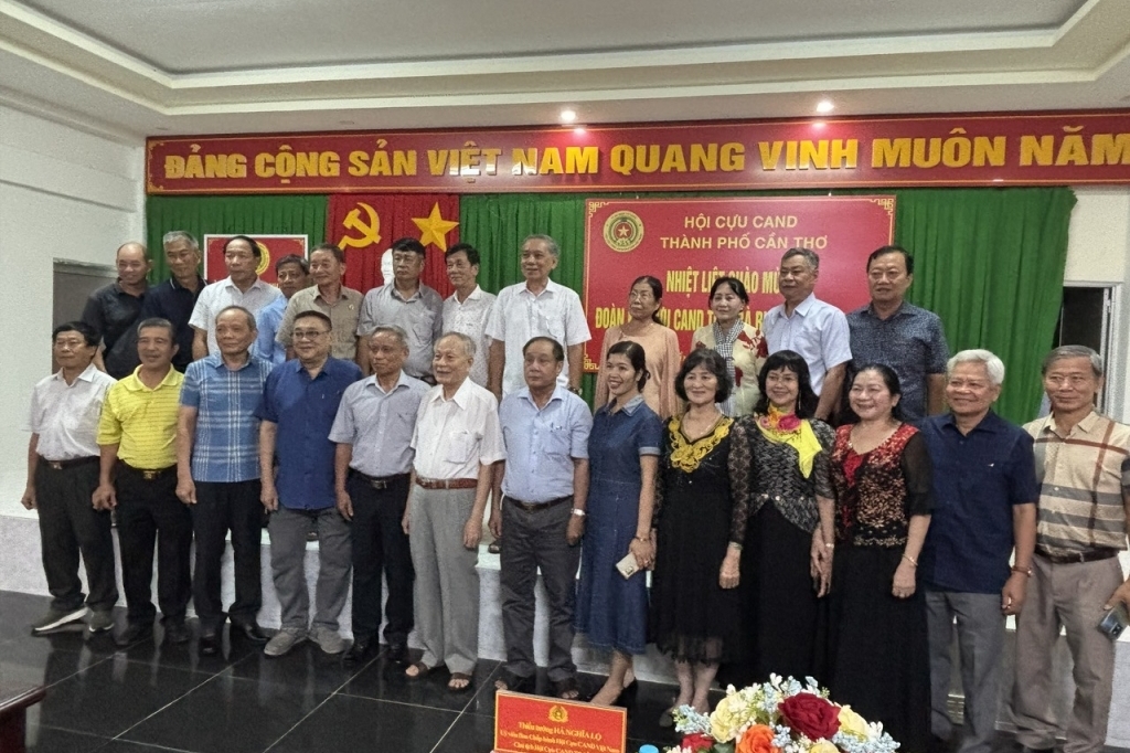 Hội Cựu CAND TP Cần Thơ giao lưu và trao đổi kinh nghiệm công tác với Hội Cựu CAND TP.HCM cụm 2