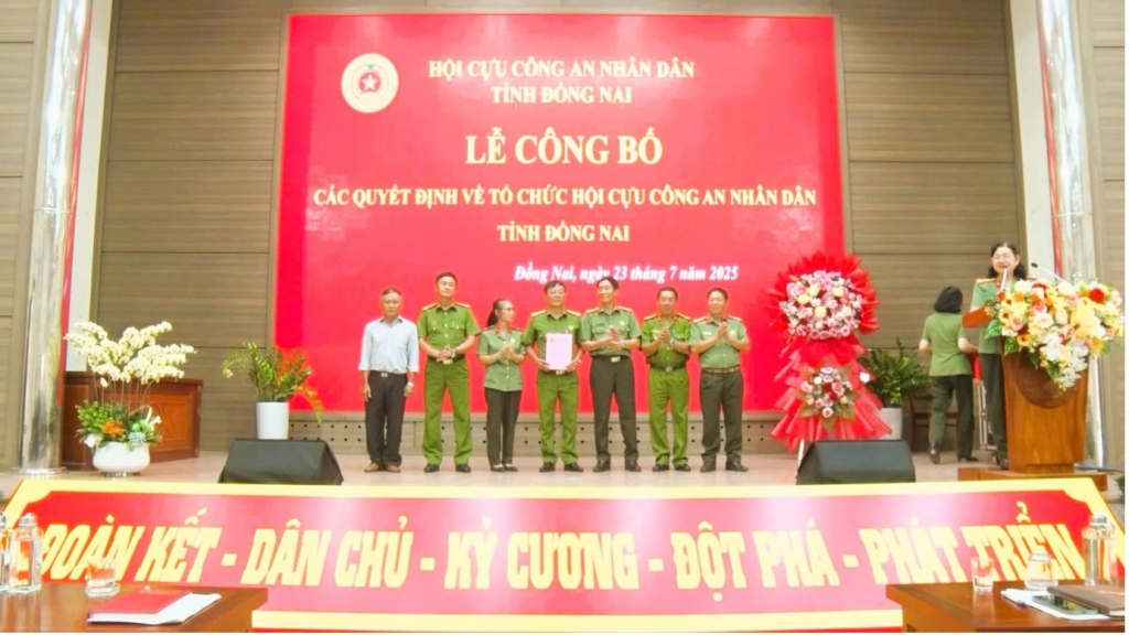 Phường Long Khánh đại diện tổ chức Lễ công bố các quyết định về công tác tổ chức, kiện toàn hệ thống Hội Cựu CAND tỉnh Đồng Nai