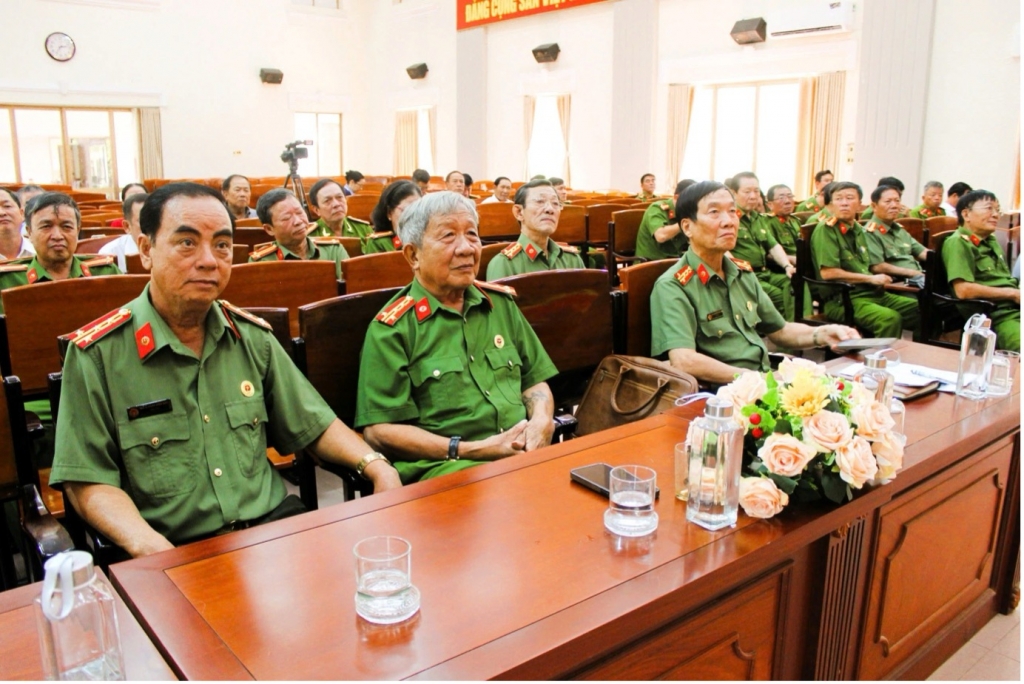 Phường Long Khánh đại diện tổ chức Lễ công bố các quyết định về công tác tổ chức, kiện toàn hệ thống Hội Cựu CAND tỉnh Đồng Nai