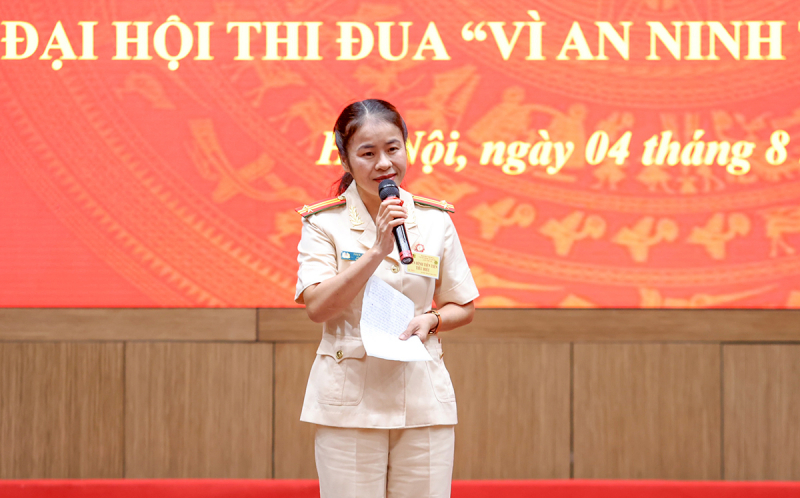 Tổng Bí thư: Đưa thi đua vào công việc hằng ngày, để từng CBCS đều có sáng kiến, hành động -0