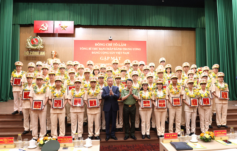Tổng Bí thư: Đưa thi đua vào công việc hằng ngày, để mỗi CBCS đều có sáng kiến, hành động -0