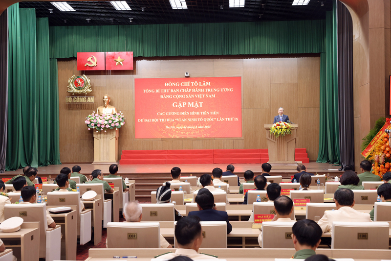 Tổng Bí thư: Đưa thi đua vào công việc hằng ngày, để từng CBCS đều có sáng kiến, hành động -0